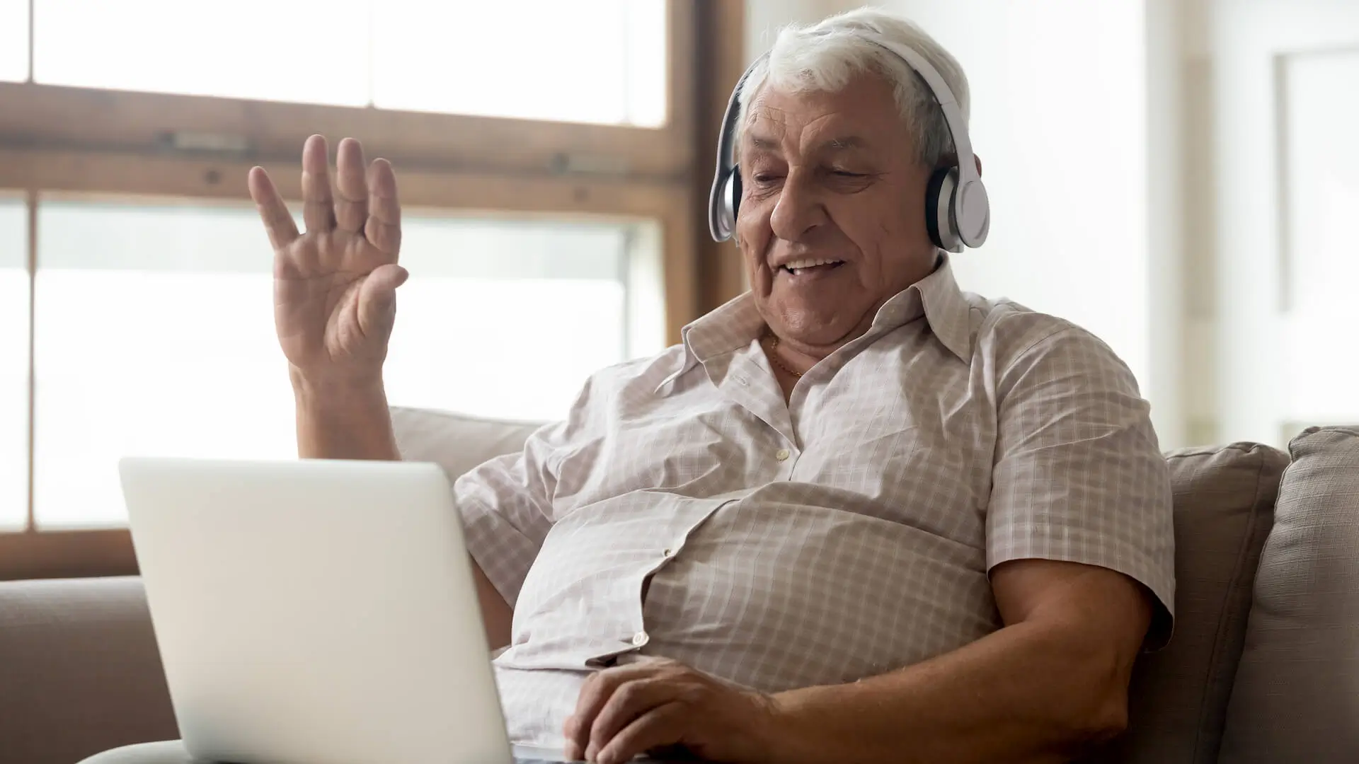 Creative Ways for Seniors to Stay Connected During Social Distancing 
